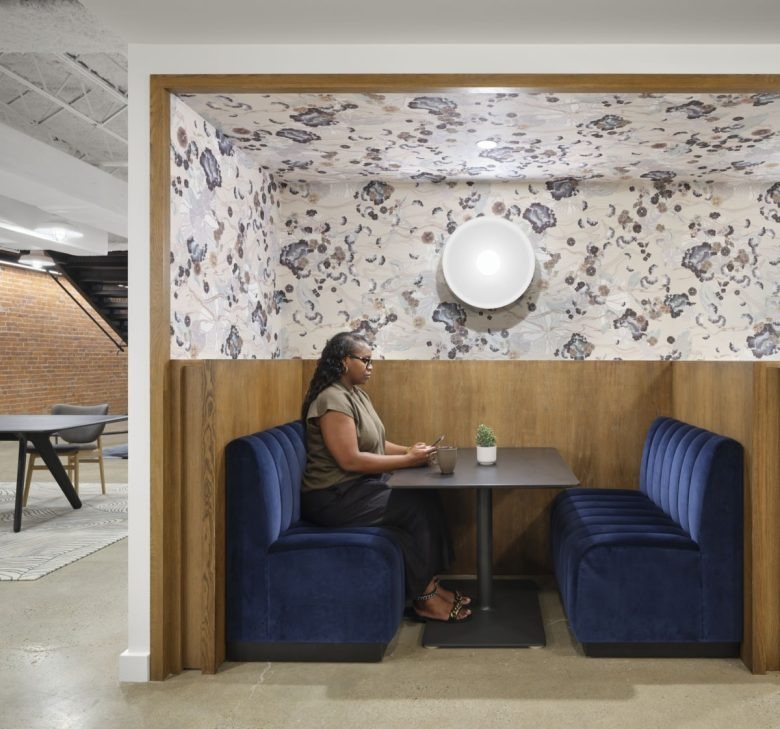 Одиночное место для работы и встреч Opella Offices