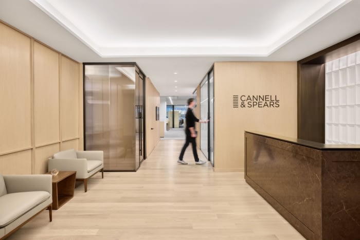 Ресепшен Cannell & Spears