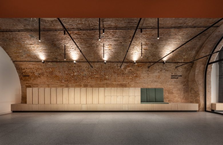 Шкафчики у стены для хранения Cultural Area Hahnekiez