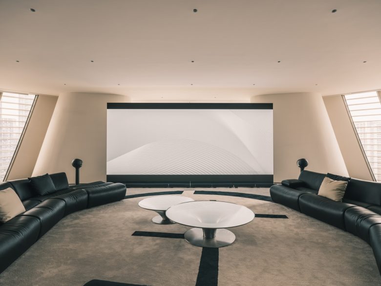 Современное офисное пространство с зоной отдыха и мягкой мебелью Wangchao Center Office