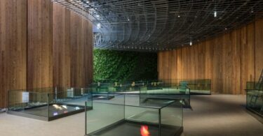 Стеклянные напольные витрины Osaka Expo 2025 Japan Pavilion