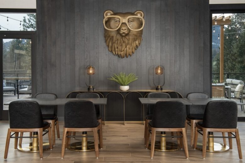 Столики у окна Springhill Suites Hotel Ponderay