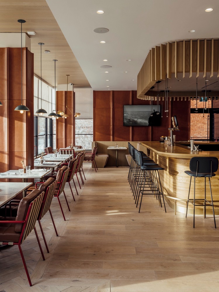 Столики у окна The Royal Hotel