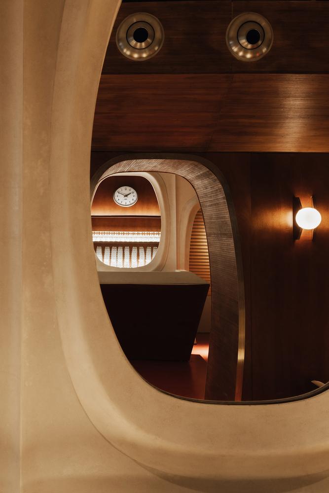 Светильники ресторана PNY Grenoble в интерьере