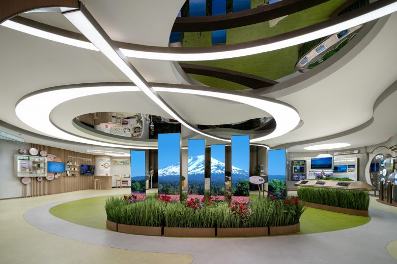 Центральная экспозиция Nutrilite с природной инсталляцией