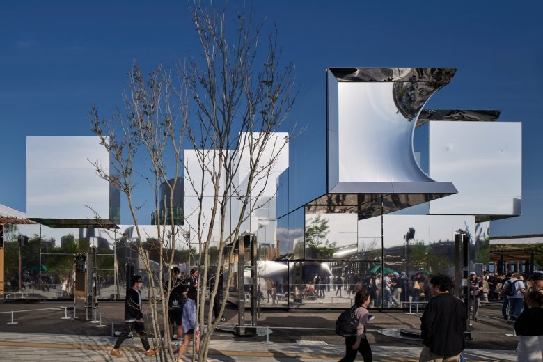 Тротуар вдоль здания Expo 2025 Osaka Pavilion null