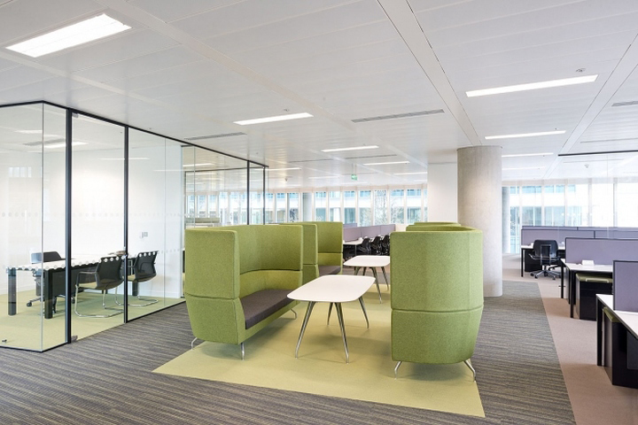 Современная мебель в интерьере офиса компании Kaspersky Lab в Лондоне
