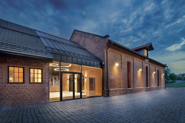 Вечерний вид на здание Cultural Area Hahnekiez