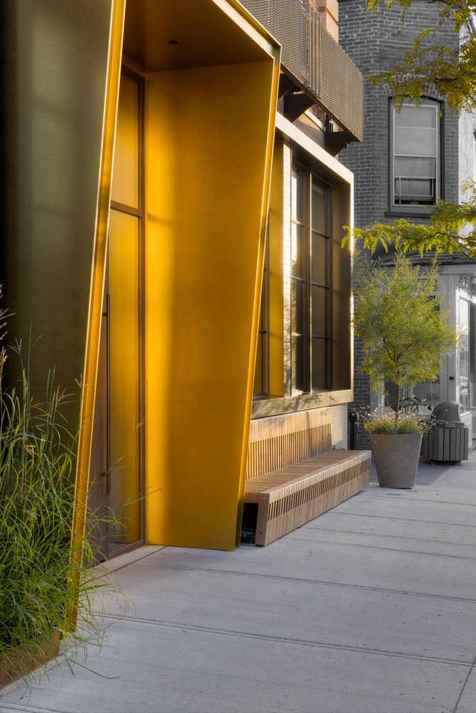 Вход в отель The Royal Hotel