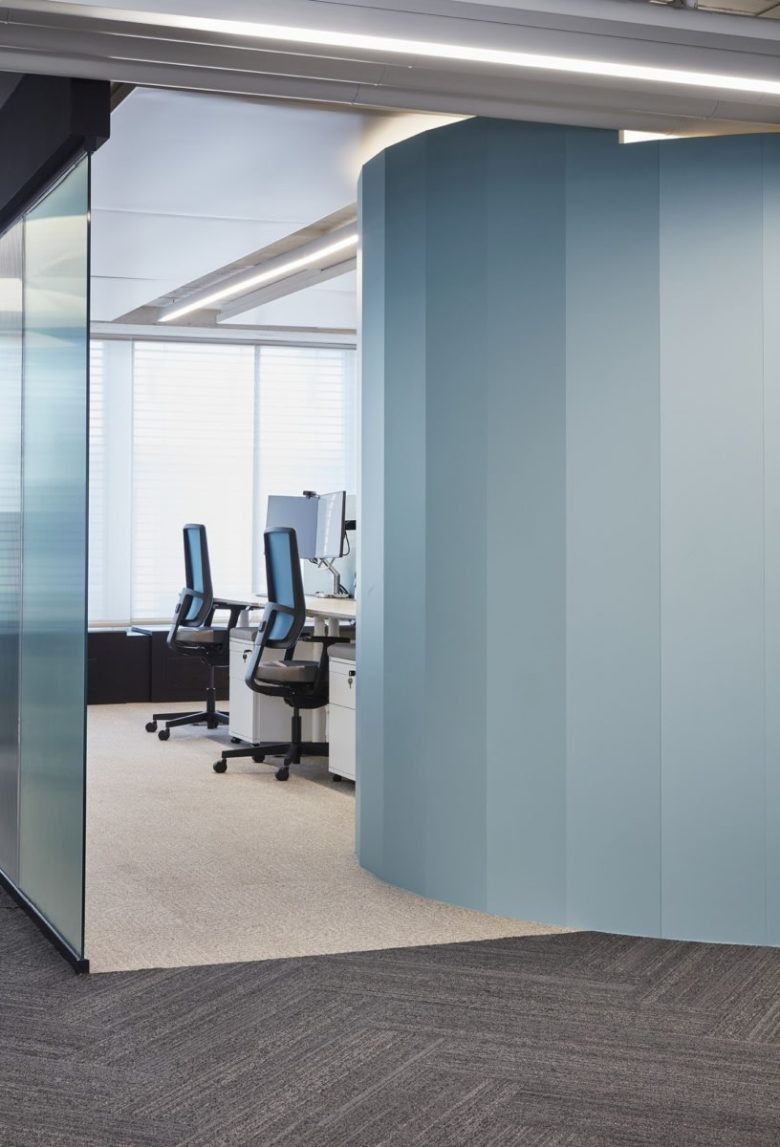 Вход в рабочее пространство Confidential Reinsurance Company Offices