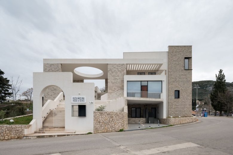 Вид на здание с улицы House of Olives