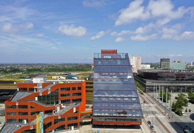 Вид сверху на башню и квартал Fyrtornet High-Rise Building