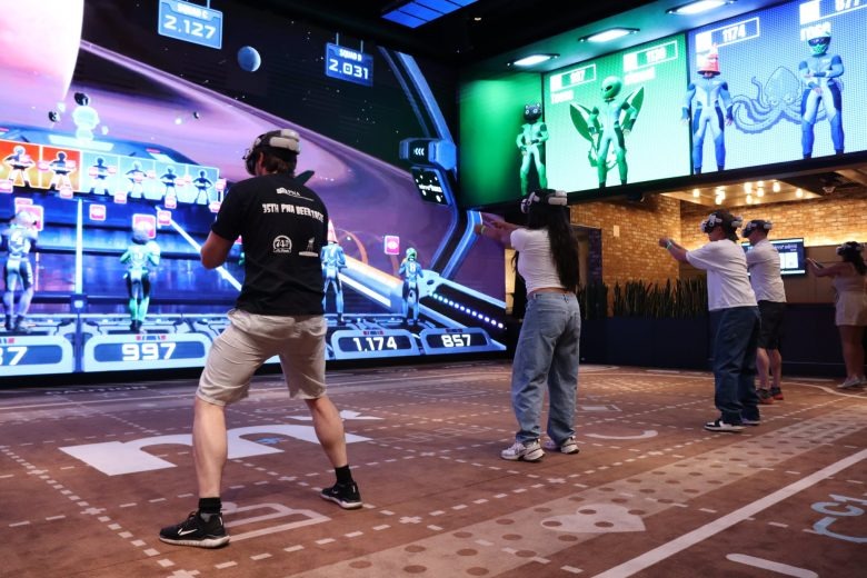 Витрина с перфораторами и технической информацией Mirra