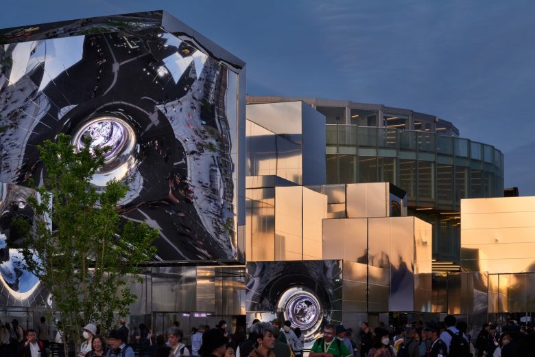 Все здание и посетители Expo 2025 Osaka Pavilion null вид со стороны