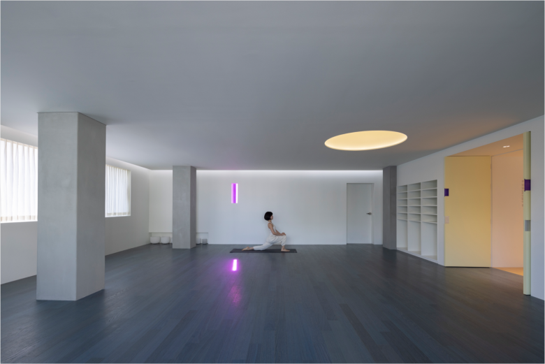 Зал для занятий спортом SISO Yoga studio