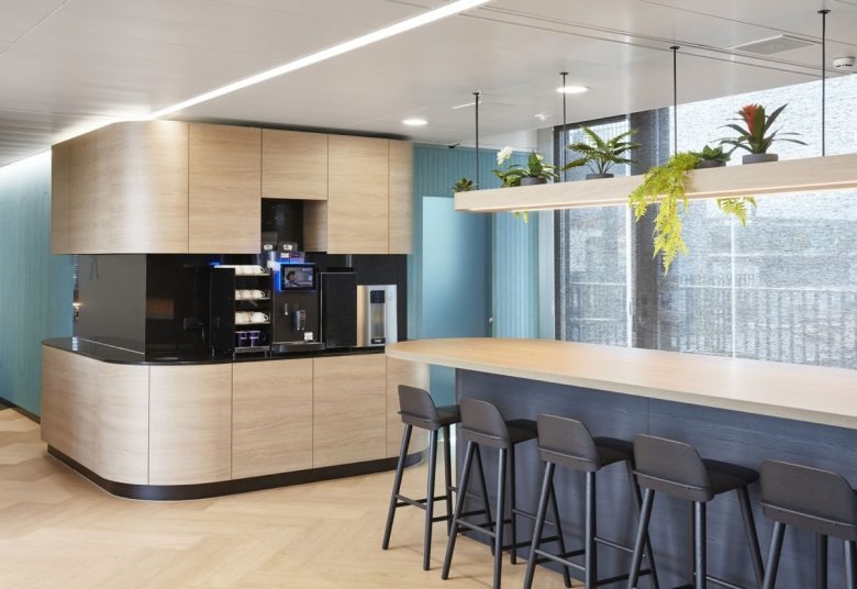 Зона кухни Confidential Reinsurance Company Offices