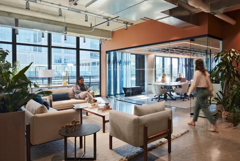 Зона отдыха с диванами Kimball International Showroom