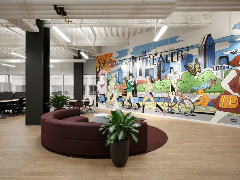 Зона отдыха с настенной иллюстрацией Mistplay Offices