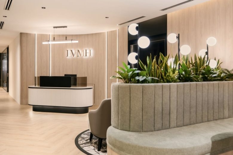 Зона ресепшн и лаунч зона LVMH SSEA Offices