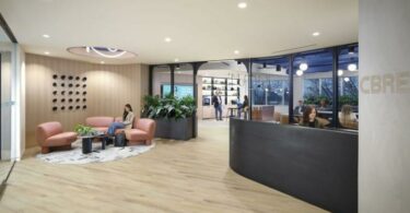 Зона ресепшн и ожидания офиса CBRE, Inc. Offices