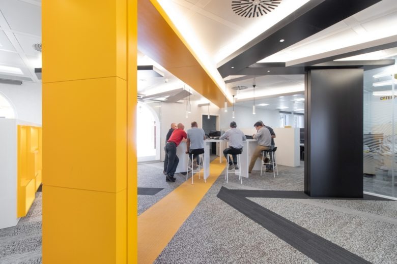 Зона совместной работы в офисе Caterpillar Offices