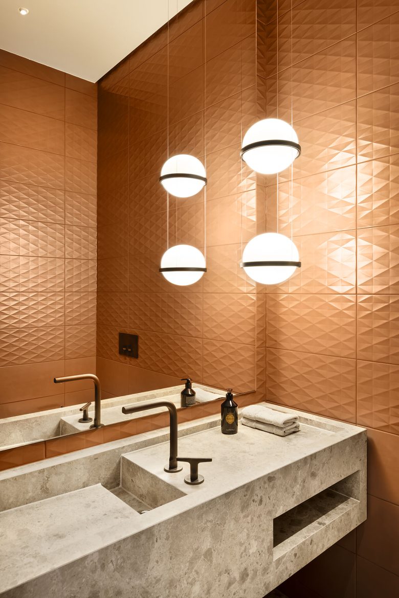 раковина в ванной комнате ALEA RESORT POOL SUITE