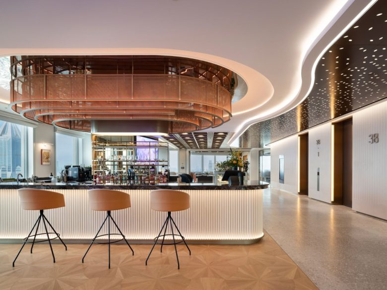 барная стойка HKRI Taikoo Hui and Swire Properties Shared Offices