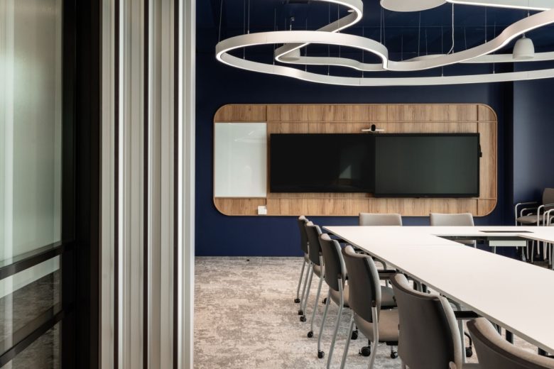 большая переговорная KRUK