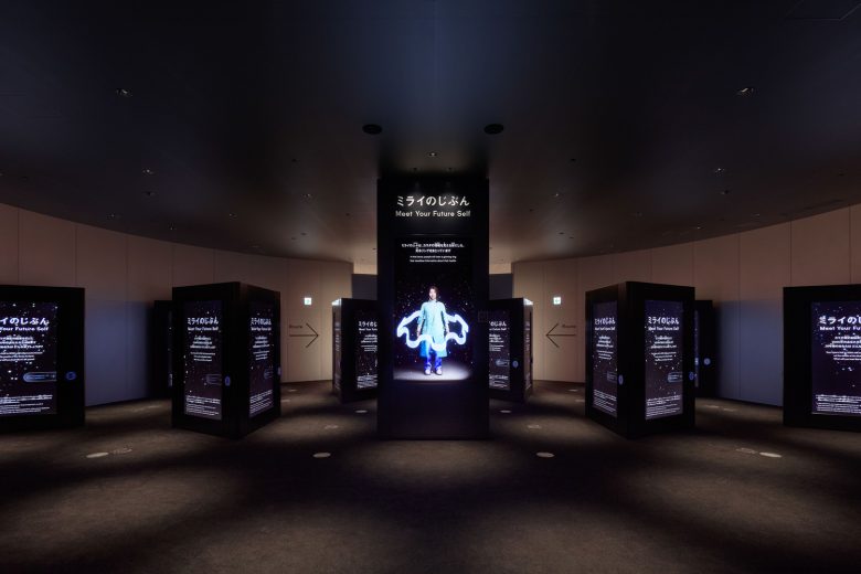 черные столбы с экранами Healthcare Pavilion Nest for Reborn at Osaka Expo 2025