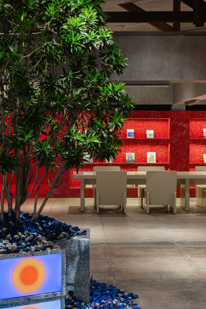 дерево Space Available Jakarta Community Center