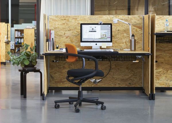 Деревянная мебель для офиса из экологичных и доступных материалов