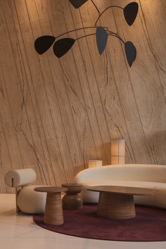 диваничк в холле Satguru’s Rendezvous