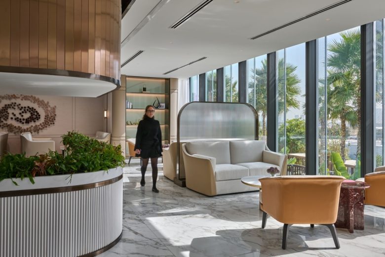 диваны у окна One Za’abeel Offices