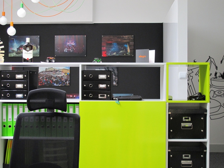 Яркий дизайн маленького офиса компании Kolektyw