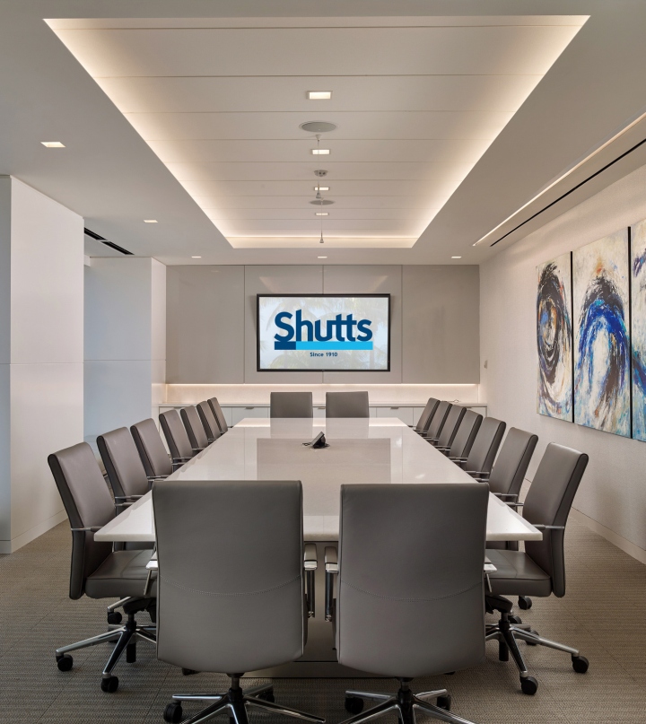 Дизайн интерьера современного офиса Shutts & Bowen. Фото 4