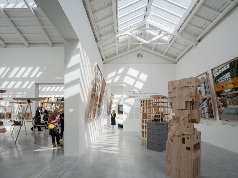 два зала Spanish Pavilion 2025 вид с боку