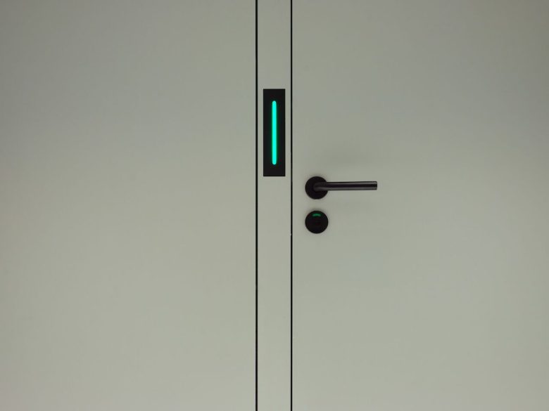 дверки с сенсором Eurostar UK Terminal