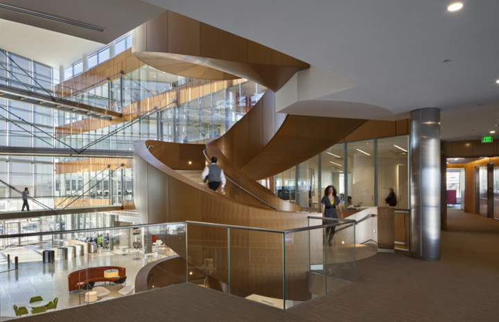 Офис GlaxoSmithKline от Robert A. M. Stern Architects & Francis Caufmann, Филадельфия, США