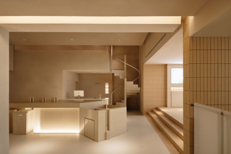 холл Cher’s Hair Saloon