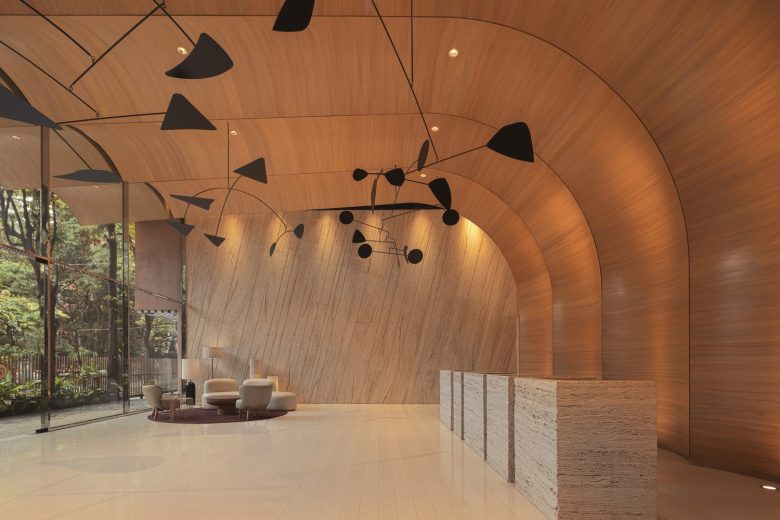 холл Satguru’s Rendezvous с другой стороны