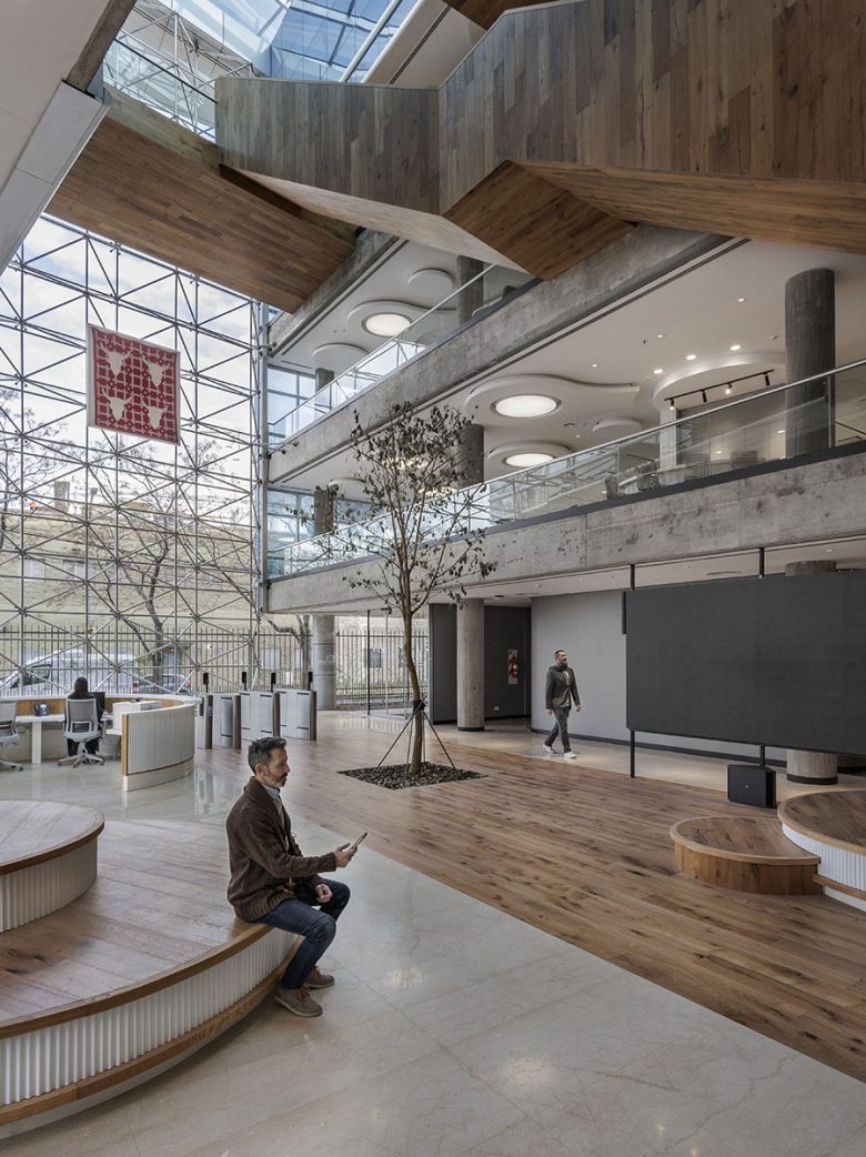 холл на первом этаже Supermayorista Vital