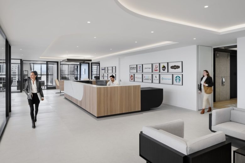 холл с респепшеном North Point