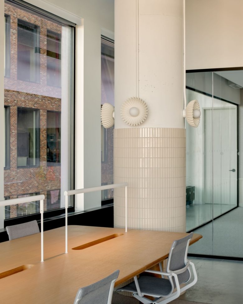 интерьерные столбы amika Offices