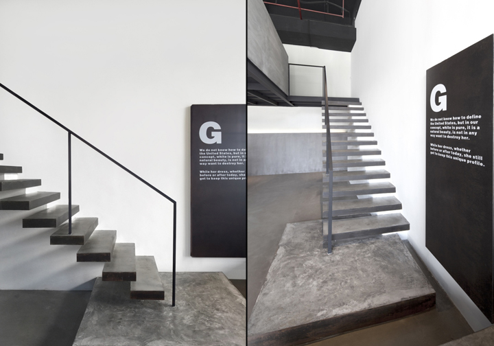 Интерьер галереи: минималистичная лестница