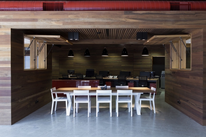 Интерьер офиса в современном стиле для бренда Vic’s Meat в Сиднее, Австралия: зона для клиентов