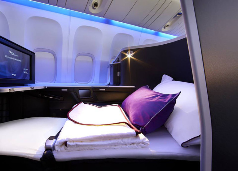 Интерьер самолета – Сиденье трансформируется в кровать