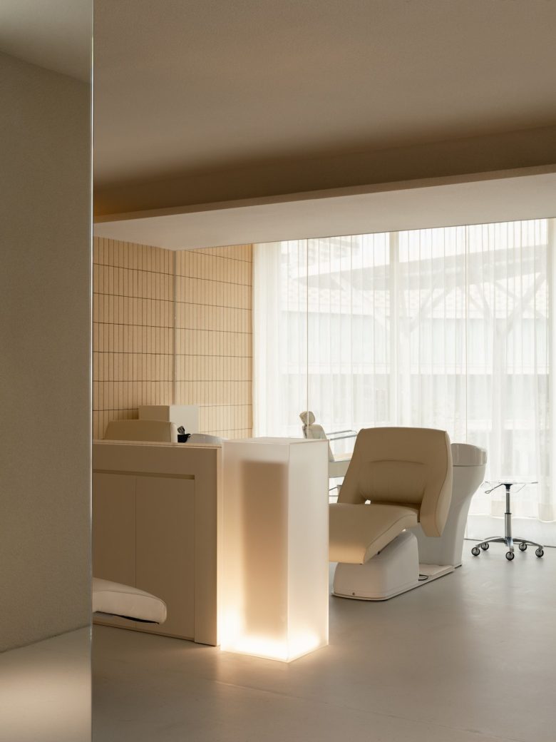 кабинет педикюра Cher’s Hair Saloon