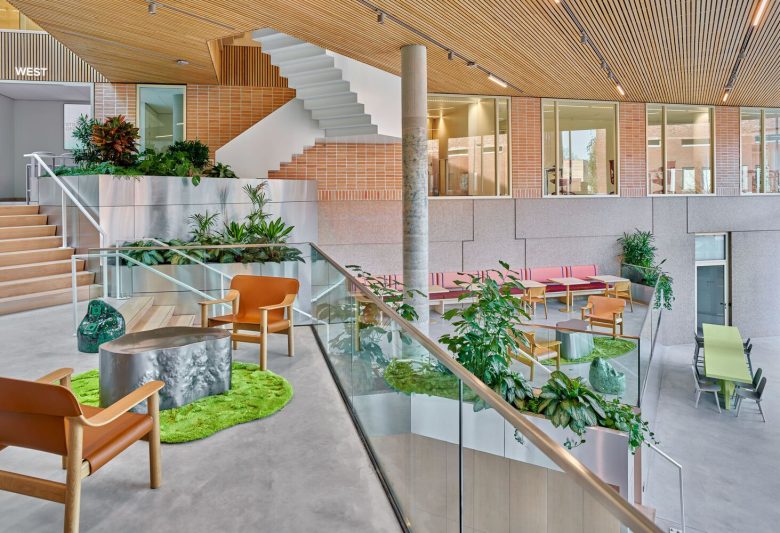 кафе на втором этаже 5TRACKS