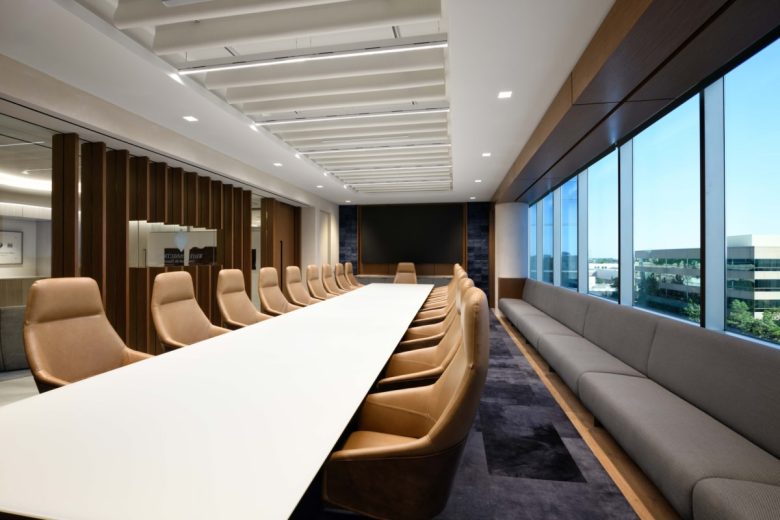 комната совещаний Waste Connections Level 6 Executive Suite