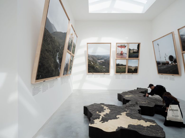 картины вблизи Spanish Pavilion 2025 второй зал